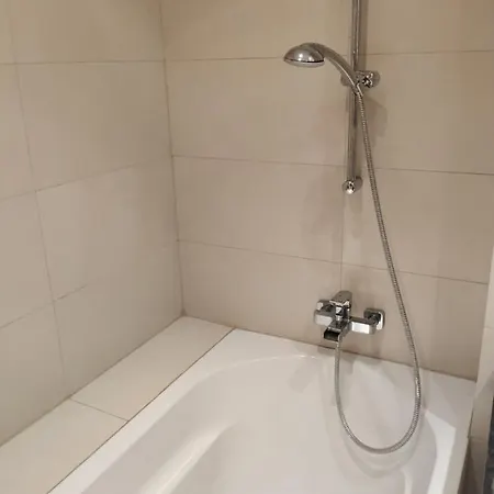 Appartement Family-Friendly Flat With Balcony à Vienne Extérieur photo